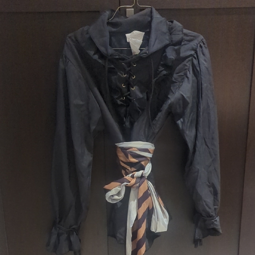Woman Pirate Costume - Size M NWT